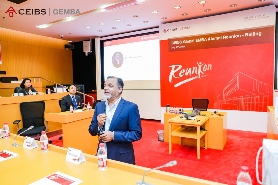 CEIBS alumni Beijing reunion Prof Ramasala takes questions