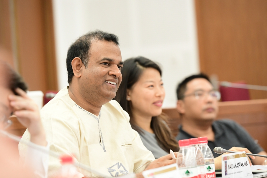 CEIBS alumnus Naidu Kanakala attends a GEMBA lecture
