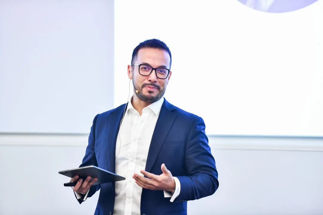 Mr. Alfredo Montufar-Helu